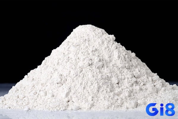 Gia đình bạn cũng có thể tiến hành trộn canxi vào thức ăn hằng ngày cho gà chọi ăn