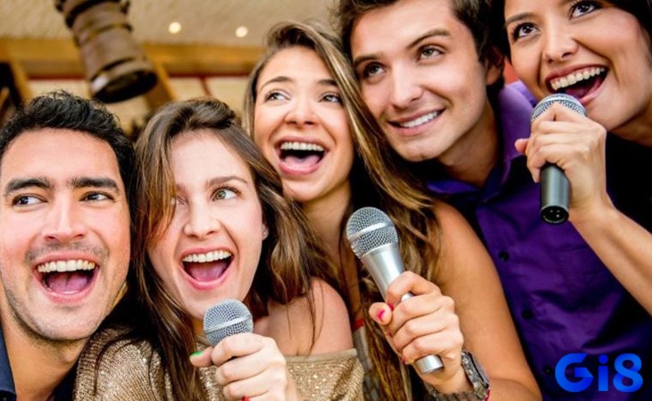 Mơ thấy bạn thân hát Karaoke cho thấy đề thủ đang gặp trục trặc trong công việc