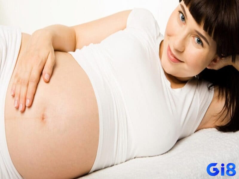 Mơ bạn thân có bầu báo hiệu sự phát triển mạnh mẽ trong mối quan hệ bạn bè hoặc một giai đoạn mới trong tình bạn