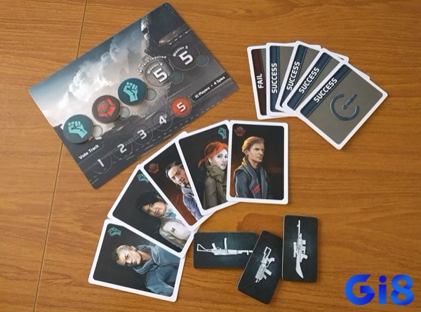 Mỗi bàn chơi board game Resistance gồm nhiều thẻ bài