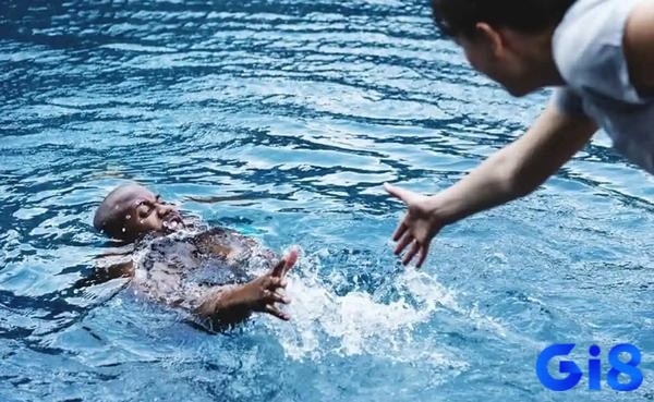 Mơ cứu người chết đuối báo hiệu về thành công